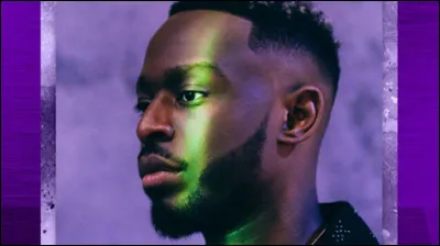 Cet homme est-il un chanteur &agrave; voix ?