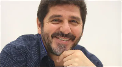 C'est un chanteur &agrave; voix.