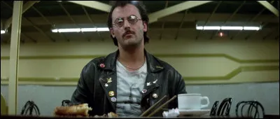 Dans quel film Jean Reno est-il un batteur ?
