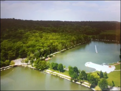 La source de Contrexéville se trouve dans quelle région de France ?