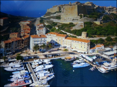 La préfecture de la Corse-du-Sud se trouve à Ajaccio.