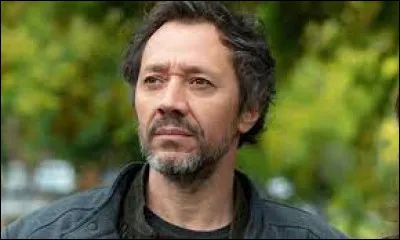 Quel est le nom de cet acteur français vu dans les séries "Caïn" et "Le voyageur" ?