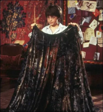 Qui a envoyé la cape d'invisibilité à Harry ?