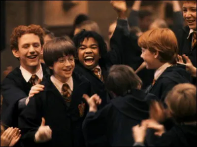 Et enfin... lors des résultats de la Coupe des Quatre Maisons, Gryffondor dépasse Serpentard de 10 points, mais quel était le score ?