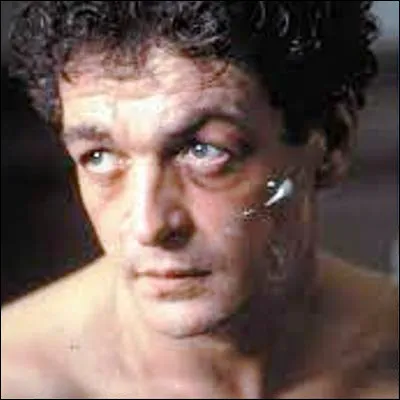 Dans le film "La Balance", quelle actrice incarne la petite amie du prox&eacute;n&egrave;te jou&eacute; par Philippe L&eacute;otard ?