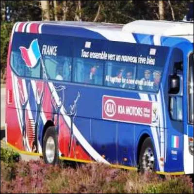 Quel footballeur fran&ccedil;ais s�est fait exclure de l�&eacute;quipe nationale en pleine Coupe du monde en 2010 ?