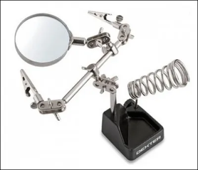 Ce n'est pas un pantin et encore moins un robot. À quel professionnel sert cet appareil muni d'une loupe ?