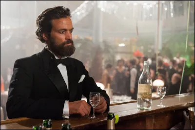Dans quel film Romain Duris est-il un héros de la première guerre mondiale décidant de rentrer en France après avoir passé quelques années en Afrique ?