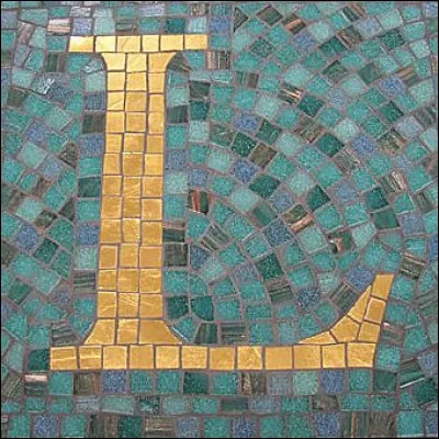 Lion : quel comportement a-t-il envers une femelle ?