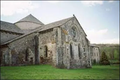 Vous avez sur cette image l'abbaye de M&eacute;gemont, &agrave; Chassagne. Petit village de 79 habitants, de l'arrondissement d'Issoire, sur les contreforts du plateau du C&eacute;zallier, il se situe ...