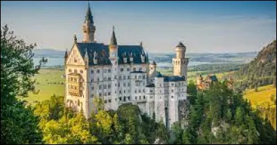 Le château de Neuschwanstein se trouve-t-il en Hongrie ?