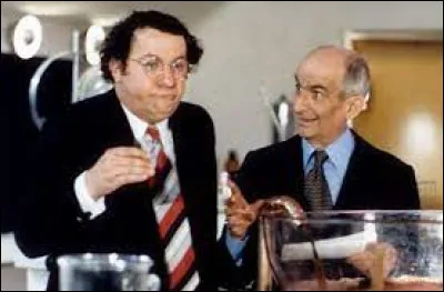 Dans "L'Aile ou la cuisse", Gérard Duchemin (joué par Coluche) est le neveu de Charles Duchemin (joué par Louis de Funès).