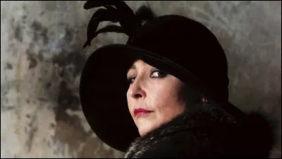 Dans le roman "Vipère au poing" d'Hervé Bazin, comment est surnommée la mère indigne du narrateur ?