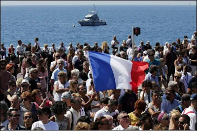 Les habitants des Alpes-Maritimes s'appellent les Azuréens.
