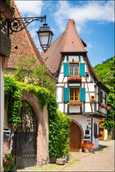 Pour la septième ville, nous nous retrouvons à nouveau près de Colmar avec une ville très touristique.