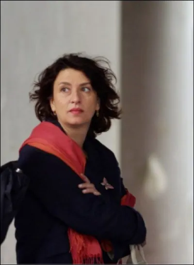 Dans quel film Noémie Lvovsky est-elle la sur d'un homme qui se fait interner dans un hôpital psychiatrique ?