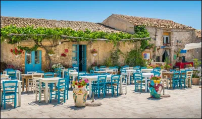 Voici encore un village pittoresque, c'est Marzameni !