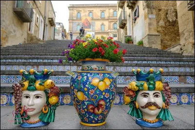 Voici le fameux escalier de Caltagirone gigantesque et tout revêtu de céramique. Où sommes-nous ?