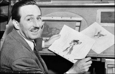 Walt Disney n'était pas très bon dessinateur et a souvent admis ne pas avoir contribué à un seul dessin, se consacrant plutôt à la recherche des idées. En quelle année arrêta-t-il de dessiner sur les productions ?