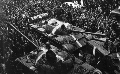 Dans la nuit du 20 au 21 août 1968, les troupes du pacte de Varsovie envahissent la Tchécoslovaquie à l’issue du