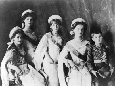 En réalité ça sera le dernier jour de vie des Romanov et de leur quatre serviteurs restants. Comment seront-ils tués ?