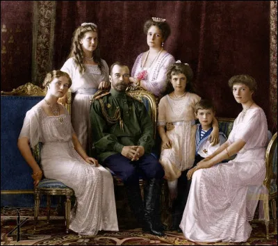 Le 22 mars 1917, Nicolas II, qui a abdiqué quelques jours plus tôt, est placé en résidence surveillée avec sa famille, mais où ?
