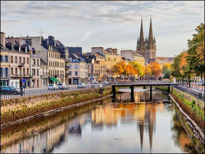 Quimper est la ville la plus peuplée du Finistère.