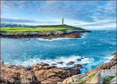Une petite question sur la géographie de l'Espagne : dans quelle région autonome se trouve la ville Coruña ?