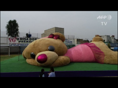 Combien mesure le plus gros ours en peluche du monde ?