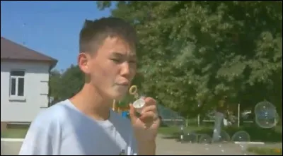 Dans le langage familier, que signifie le verbe "buller" ?