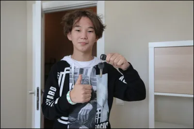 À quel chanteur doit-on le titre "Voici les clés" ?