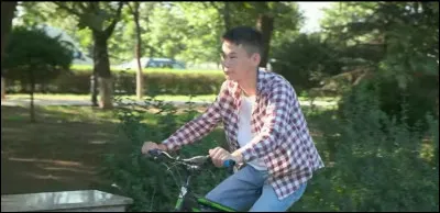 De quelle couleur est le maillot du premier coureur au classement général de la Vuelta, le tour d'Espagne cycliste ?