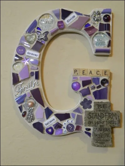 Gérard : quel rôle tient Gérard Jugnot dans la série de films "Les Bronzés" ?