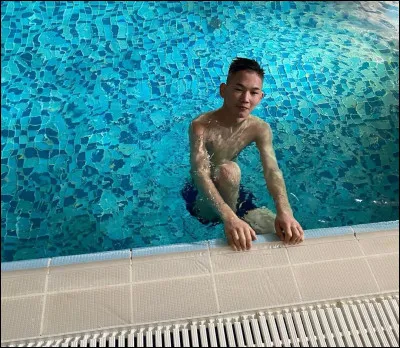 Lors d'un 200 ou 400 mètres quatre nages individuel en compétition officielle, quelle est la première nage que pratiquent les concurrents ?