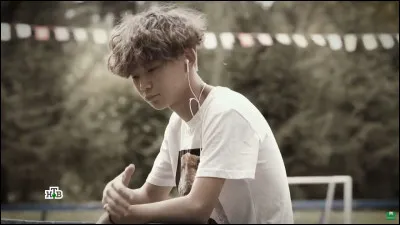 Outre les risques avancés de surdité, les écouteurs constituent un véritable danger en matière de sécurité routière. Leur usage est dès lors interdit en France pour certains usagers de la voie publique, à savoir :