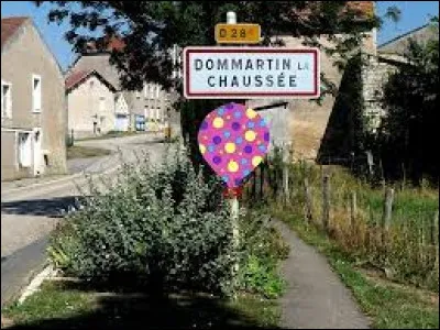 Nous sommes dans le Grand-Est &agrave; l'entr&eacute;e de Dommartin-la-Chauss&eacute;e. Petit village de 32 habitants, dans l'arrondissement de Toul, il se situe dans le d&eacute;partement ...