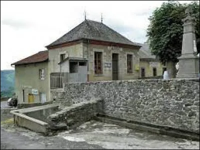 Village Cantalien, &agrave; l'est des monts du C&eacute;zallier, Laurie se situe en r&eacute;gion ...