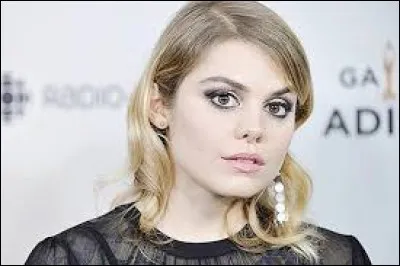 Complétez le titre de cette chanson : "Place de la...