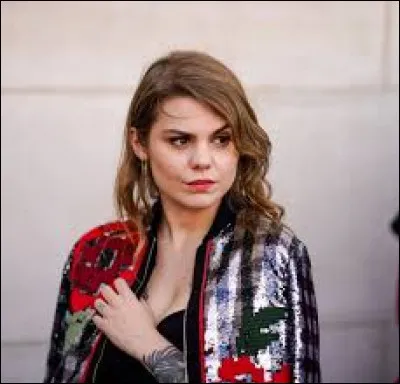 Complétez le titre de cette chanson : "Plan à...