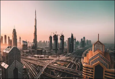 Quelle est la plus haute tour du monde avec 828 mètres de hauteur ?