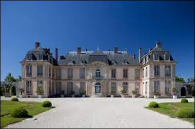 Je vous propose de partir dans le Grand-Est à la découverte du château de La Motte-Tilly. Village de l'arrondissement de Nogent-sur-Seine, il se situe dans le département ...