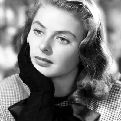 Quelle actrice, fille d�Ingrid Bergman, incarne une chanteuse de cabaret psychologiquement fragile dans "Blue Velvet" ?