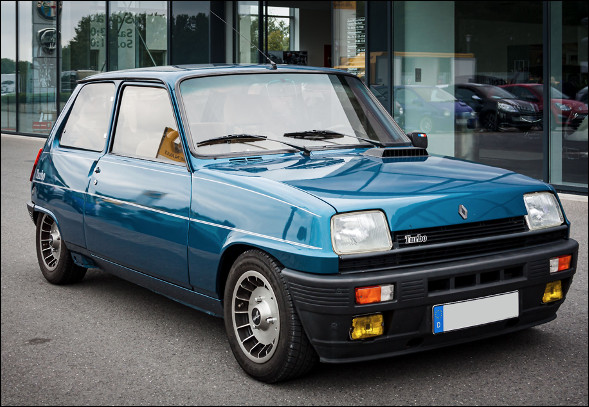 Quel est ce modèle sportif produit par Renault, né en 1982 il y a 40 ans ?