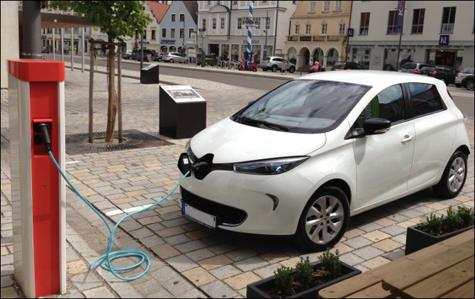 Quelle est cette citadine électrique produite par Renault, née en 2012, il y a 10 ans ?