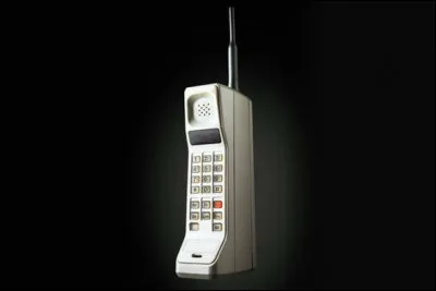 En quelle année le premier téléphone portable a-t-il vu le jour ?