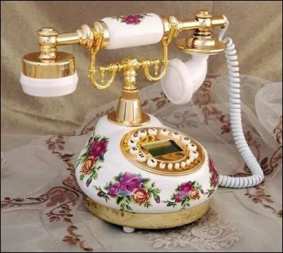 Dans quelle chanson de Dutronc, entend-on "Si vous êtes comme ça, téléphonez-moi" ?