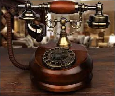 Qui a véritablement fabriqué le premier téléphone en 1849 ?