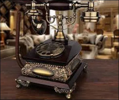 Qui chantait "Allo Papa Tango Charly, répondez, nous vous cherchons" ?