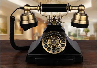 Quel est ce film qui réunit Didier Bourdon, Bernard Campan, Seymour Brussel, Pascal Légitimus, Smaïn, Jean Yanne, Galabru, Michel Constantion et Jean-Claude Brialy ?