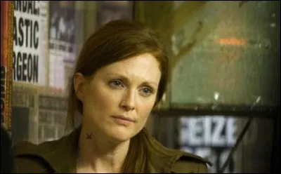 Dans quel film Julianne Moore est-elle l'un des leadeurs d'un groupe de rebelles, considéré par le gouvernement comme une organisation terroriste ?